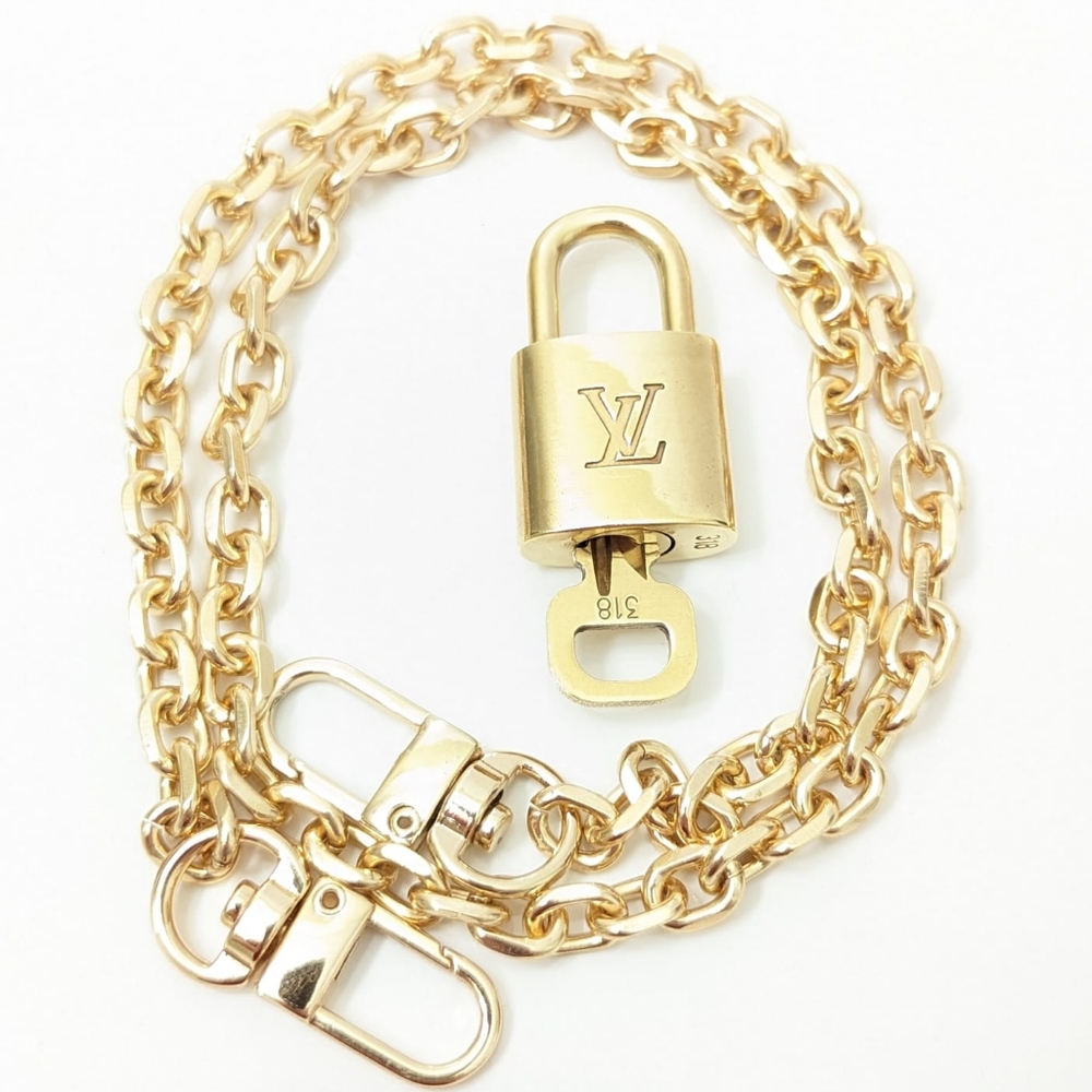 ✨️💎Authentic Louis Vuitton Lock and matching Key